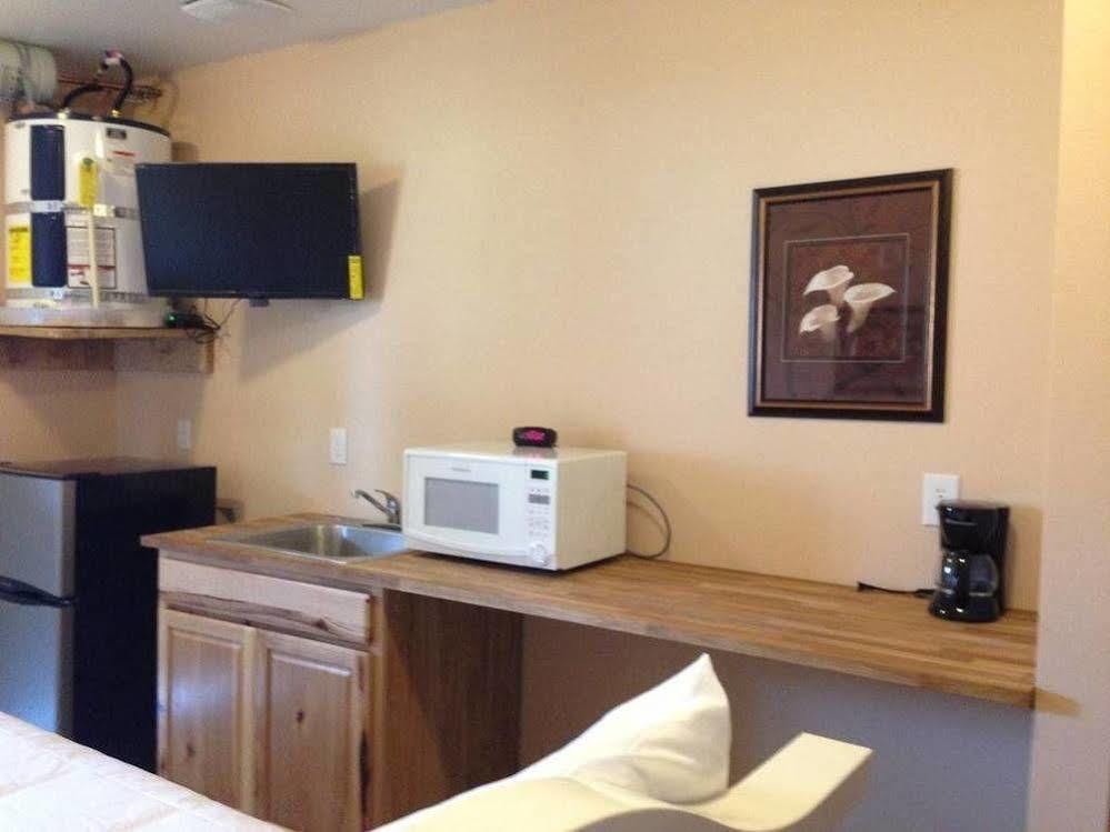 Orca Inn Suites Ferndale Bagian luar foto
